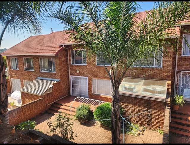 3 BEDROOM TOWNHOUSE FOR SALE IN GLENVISTA